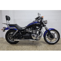 TRIUMPH SPEEDMASTER 865